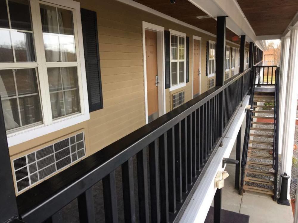 Newbury Inn Brookfield Экстерьер фото