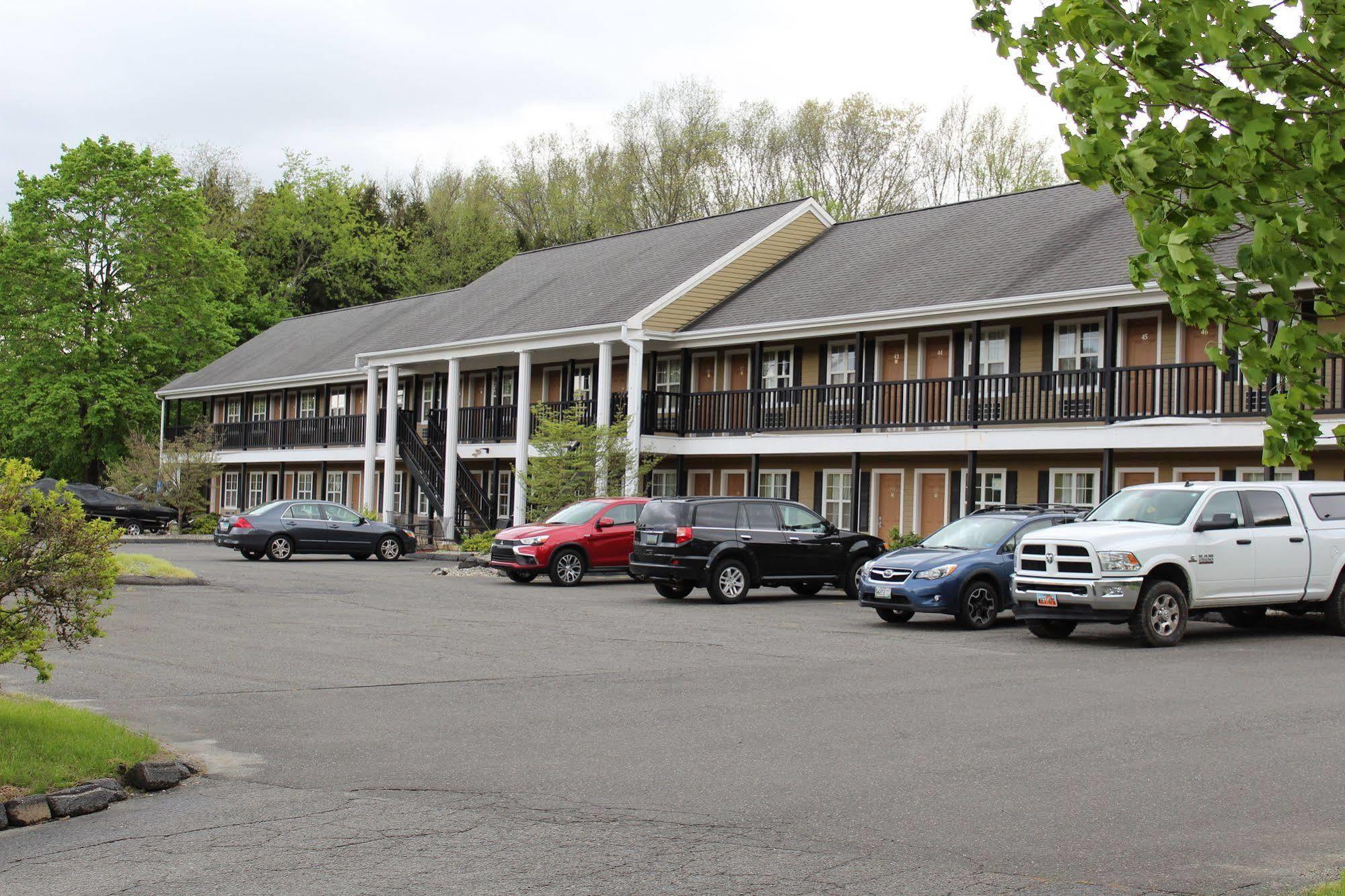 Newbury Inn Brookfield Экстерьер фото